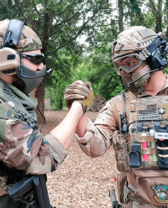 jugadores de airsoft